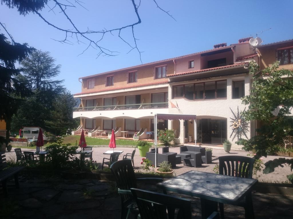 Hotel Le Mas Fleuri Vernet-les-Bains Exteriör bild