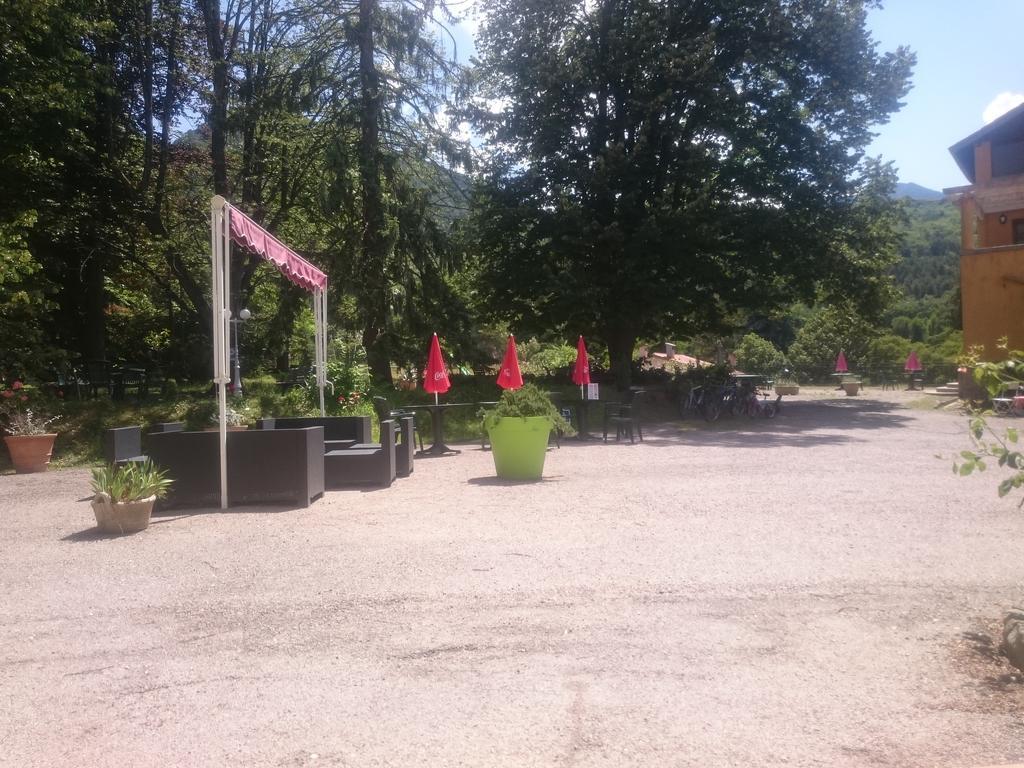 Hotel Le Mas Fleuri Vernet-les-Bains Exteriör bild