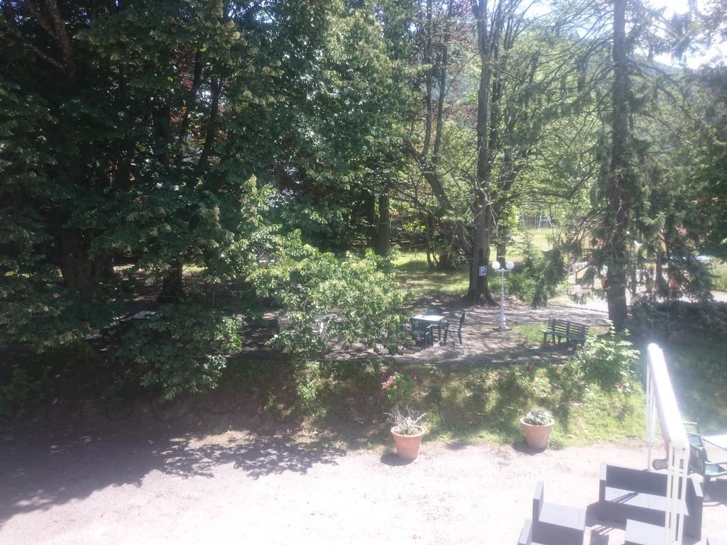Hotel Le Mas Fleuri Vernet-les-Bains Exteriör bild