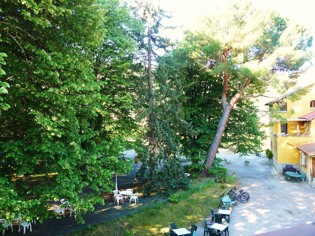 Hotel Le Mas Fleuri Vernet-les-Bains Rum bild